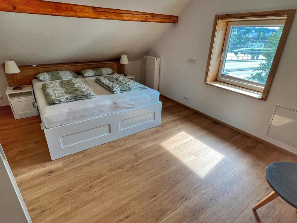 Helle 2 Zimmer Dg Wohnung Passau Exteriör bild